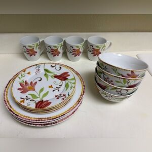 Floral Patterned Dinnerware Set